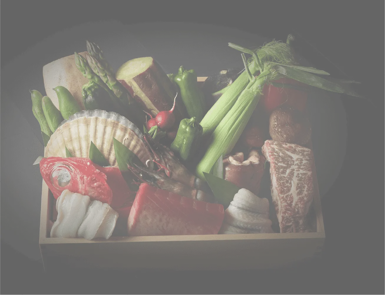 レストラン「ICHI」の壁に設置された、実験室を彷彿とさせる金属製のバルブと配管。店の独特な世界観を表現している。