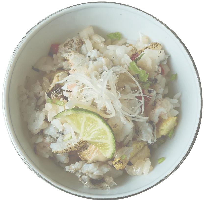 レストラン「ICHI」の壁に設置された、実験室を彷彿とさせる金属製のバルブと配管。店の独特な世界観を表現している。